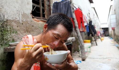 娱乐吃瓜酱农民工,揭秘农民工背后的故事